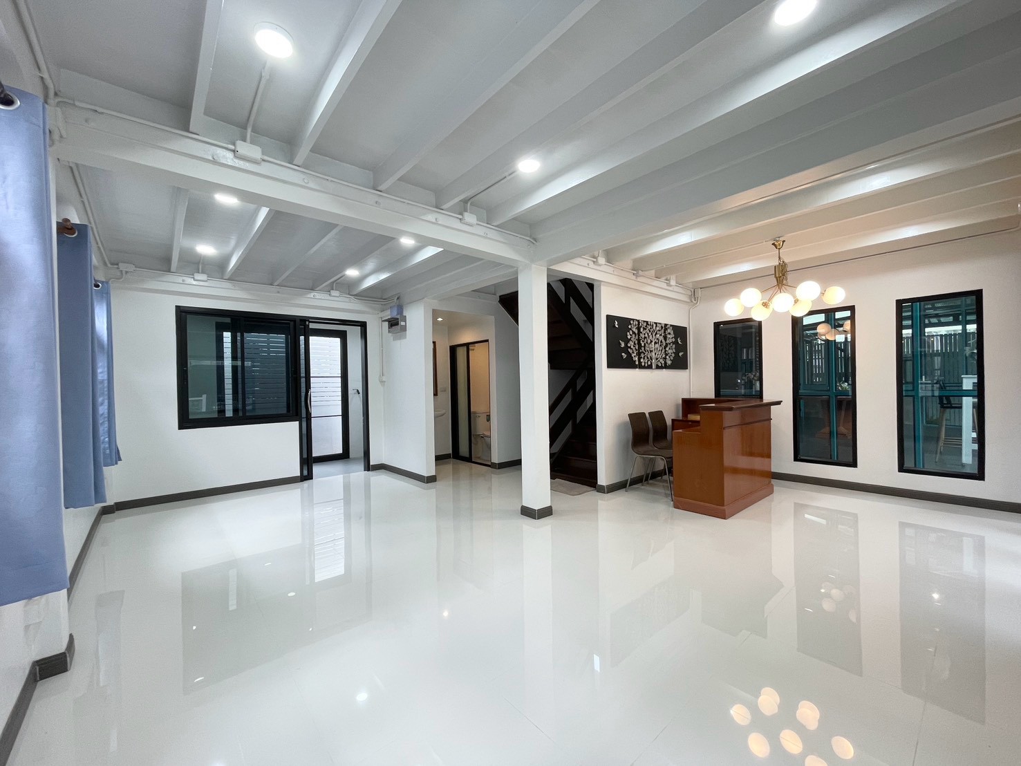 ขายบ้านเดี่ยว 2 หลังในพื้นที่เดียวกัน ประชาชื่น 12 | ที่ดิน 83 ตร.ว. | รีโนเวทใหม่ | เหมาะอยู่อาศัย + ทำธุรกิจ / คาเฟ่ / ร้านอาหาร - Image 5
