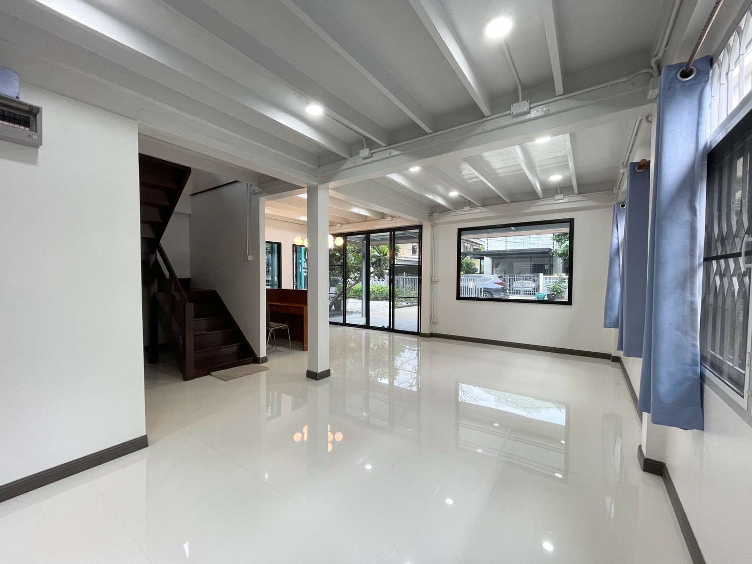 ขายบ้านเดี่ยว 2 หลังในพื้นที่เดียวกัน ประชาชื่น 12 | ที่ดิน 83 ตร.ว. | รีโนเวทใหม่ | เหมาะอยู่อาศัย + ทำธุรกิจ / คาเฟ่ / ร้านอาหาร - Image 6
