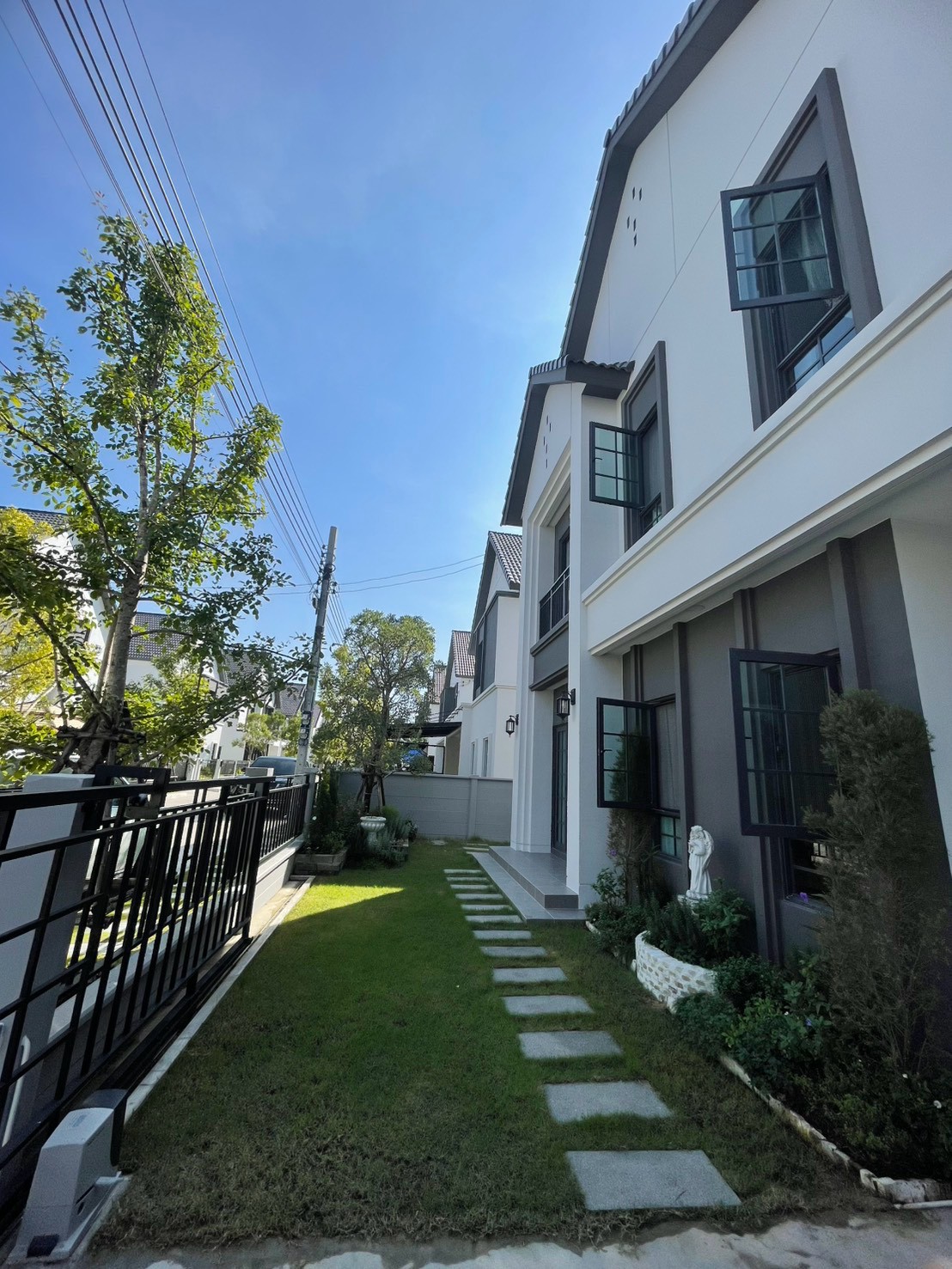 ให้เช่า บ้านเดี่ยว CENTRO Bangna | 4 ห้องนอน 5 ห้องน้ำ | 268 ตร.ม. | ติดสนามกอล์ฟเมืองแก้ว | ใกล้ Mega Bangna - Image 3