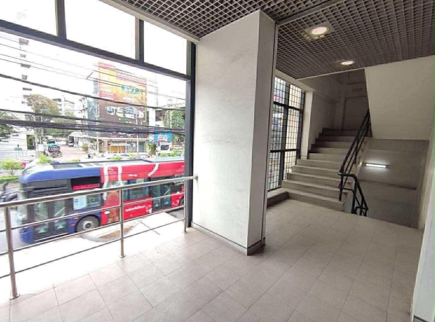 ให้เช่า อาคารเดี่ยว 4 ชั้น ติดถนนพระราม 4 ใกล้ MRT หัวลำโพง เพียง 200 เมตร ทำเล CBD เหมาะสำนักงานใหญ่ คลินิก โชว์รูม และสำนักงาน - Image 6