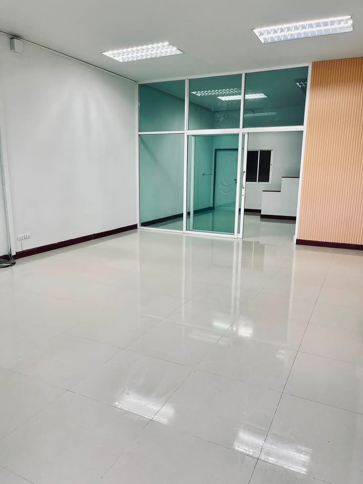 ให้เช่า อาคารพาณิชย์ 3 ชั้น ติดถนนใหญ่บัวนครินทร์ (บางนา กม.5) เหมาะทำตึกแถว/โฮมออฟฟิศ/หน้าร้าน - Image 3
